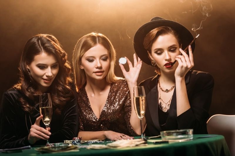 Online slot game interface showing Philippine peso bets on gzone apk